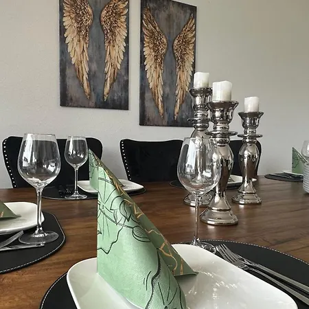 شقة 10 Min Von Legoland Entfernter Familienhaus, Moderne Ca 100m2 Grosse Mit Whirlpool, Netflix, Wlan, Grosser Garten, Fuers Erste Fruehstueck Gefuellter Kuehlschrank, Wunderschoene Terrasse, Privater Parkplatz My Luxury غنزبرغ