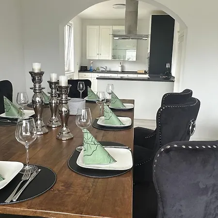 10 Min Von Legoland Entfernter Familienhaus, Moderne Ca 100m2 Grosse Mit Whirlpool, Netflix, Wlan, Grosser Garten, Fuers Erste Fruehstueck Gefuellter Kuehlschrank, Wunderschoene Terrasse, Privater Parkplatz My Luxury شقة *