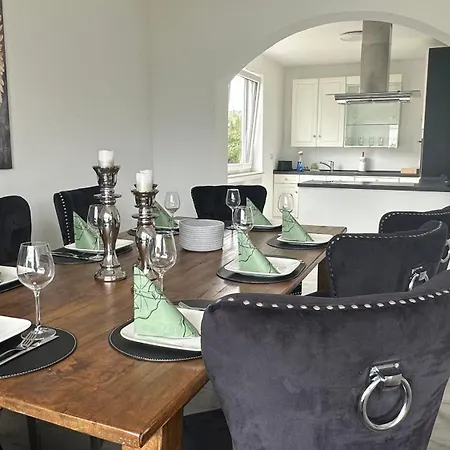 10 Min Von Legoland Entfernter Familienhaus, Moderne Ca 100m2 Grosse Mit Whirlpool, Netflix, Wlan, Grosser Garten, Fuers Erste Fruehstueck Gefuellter Kuehlschrank, Wunderschoene Terrasse, Privater Parkplatz My Luxury غنزبرغ