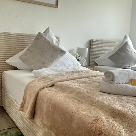 10 Min Von Legoland Entfernter Familienhaus, Moderne Ca 100m2 Große Mit Whirlpool, Netflix, Wlan, Großer Garten, Fürs Erste Frühstück Gefüllter Kühlschrank, Wunderschöne Terrasse, Privater Parkplatz My Luxury * Günzburg