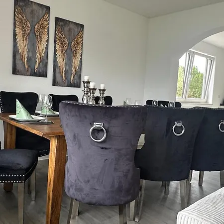 شقة 10 Min Von Legoland Entfernter Familienhaus, Moderne Ca 100m2 Grosse Mit Whirlpool, Netflix, Wlan, Grosser Garten, Fuers Erste Fruehstueck Gefuellter Kuehlschrank, Wunderschoene Terrasse, Privater Parkplatz My Luxury