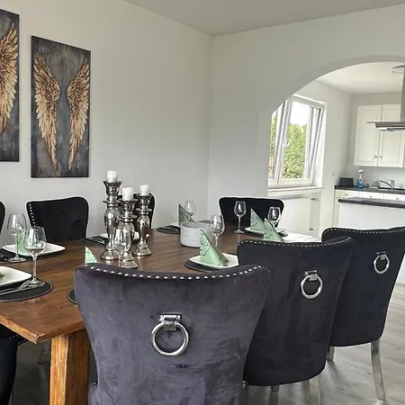 10 Min Von Legoland Entfernter Familienhaus, Moderne Ca 100m2 Grosse Mit Whirlpool, Netflix, Wlan, Grosser Garten, Fuers Erste Fruehstueck Gefuellter Kuehlschrank, Wunderschoene Terrasse, Privater Parkplatz My Luxury شقة